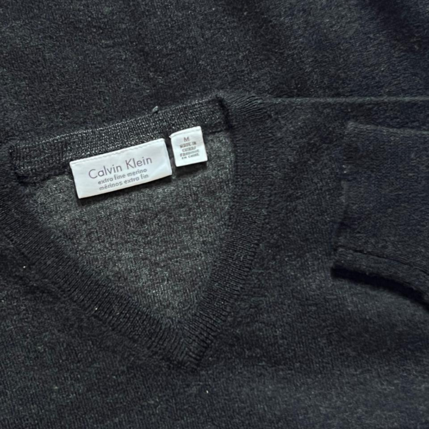 Pull en laine Calvin Klein col V gris pour hommes - taille M